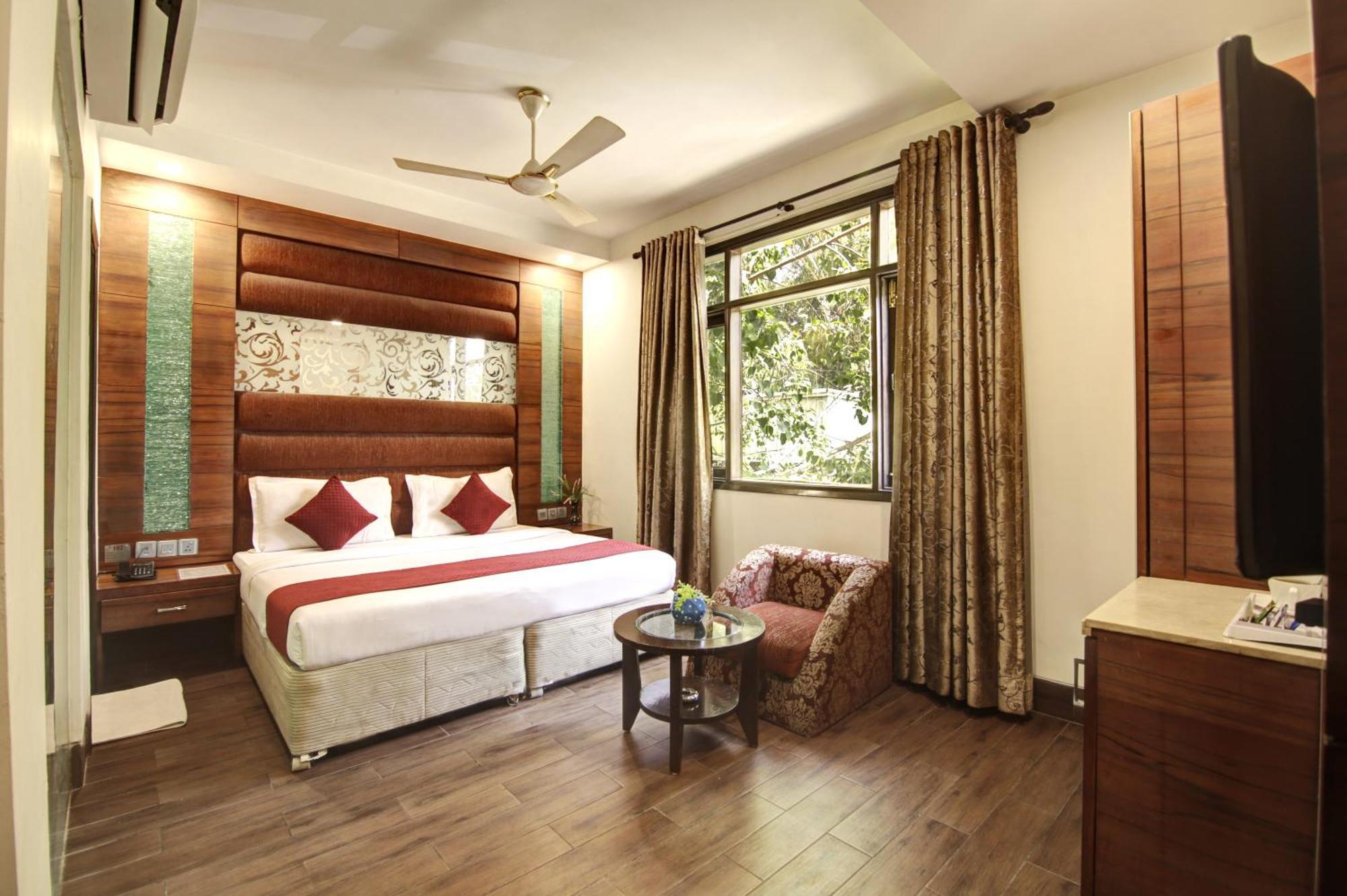 Hotel Good Times Near Ganga Ram Hospital And Karol Bagh Metro デリー エクステリア 写真