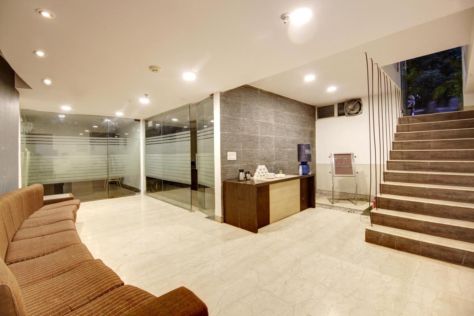 Hotel Good Times Near Ganga Ram Hospital And Karol Bagh Metro デリー エクステリア 写真