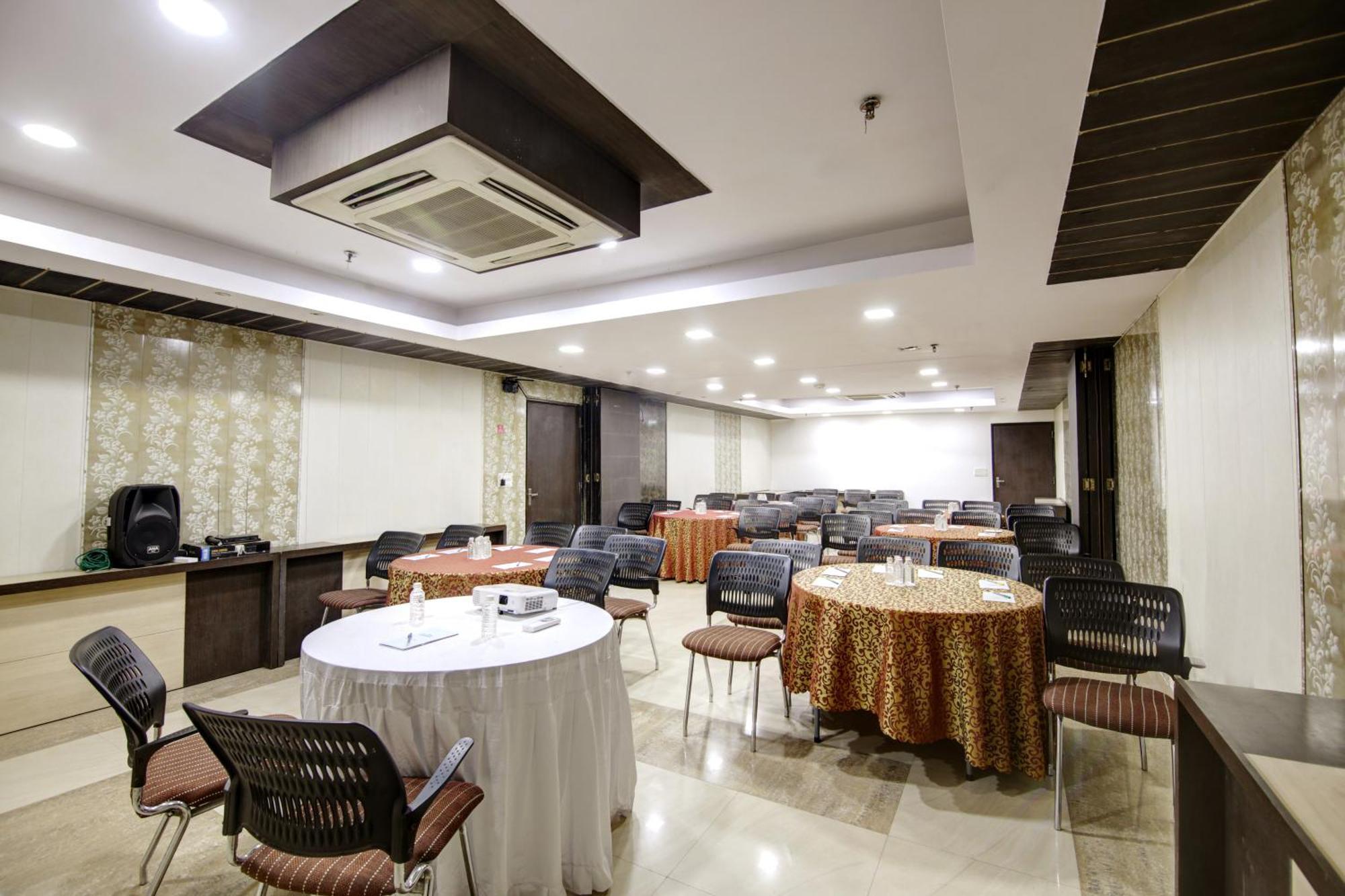 Hotel Good Times Near Ganga Ram Hospital And Karol Bagh Metro デリー エクステリア 写真
