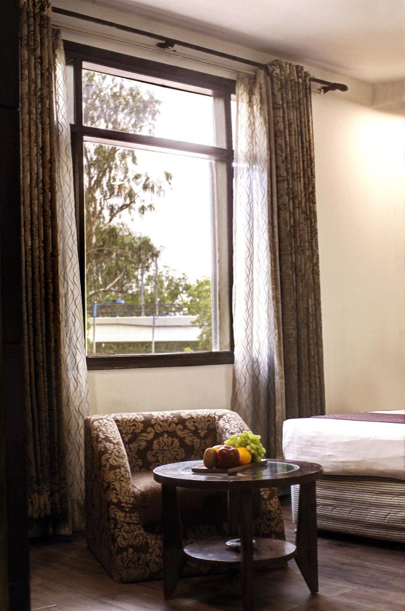 Hotel Good Times Near Ganga Ram Hospital And Karol Bagh Metro デリー エクステリア 写真