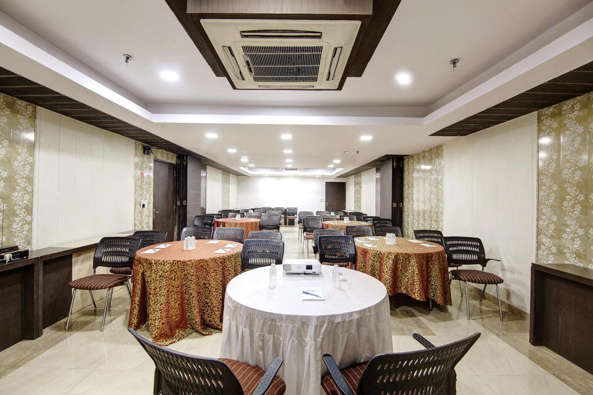 Hotel Good Times Near Ganga Ram Hospital And Karol Bagh Metro デリー エクステリア 写真