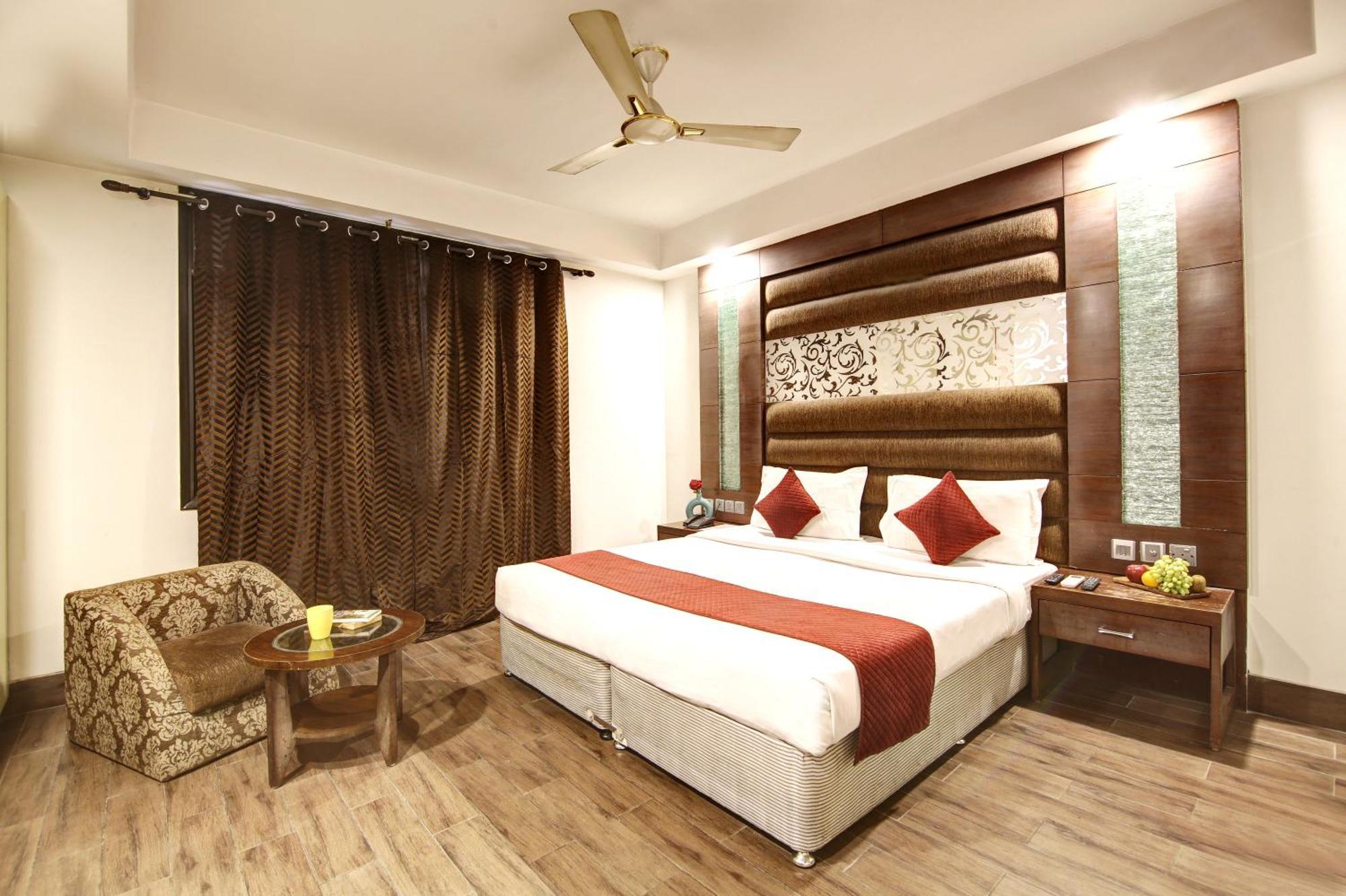 Hotel Good Times Near Ganga Ram Hospital And Karol Bagh Metro デリー エクステリア 写真