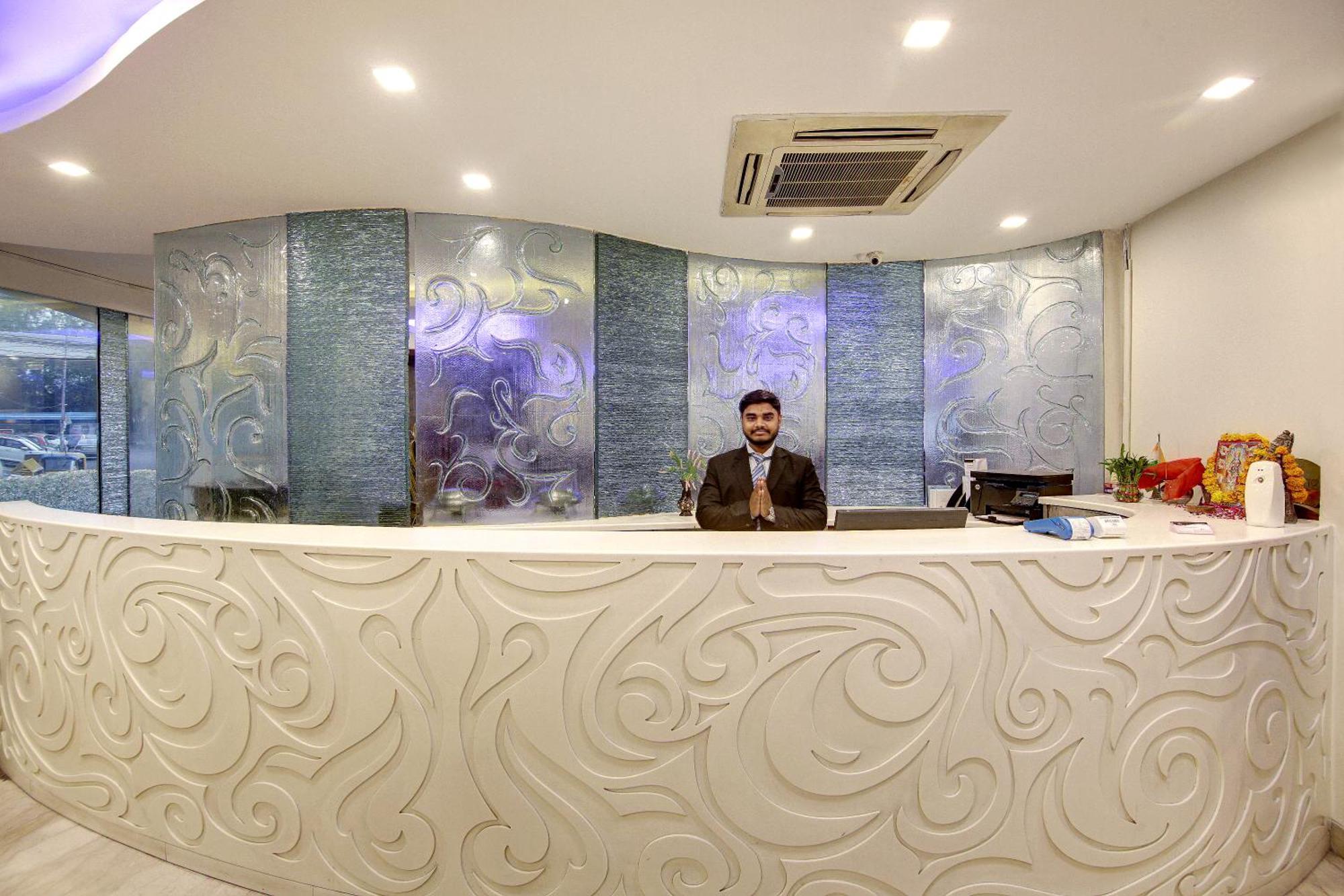 Hotel Good Times Near Ganga Ram Hospital And Karol Bagh Metro デリー エクステリア 写真