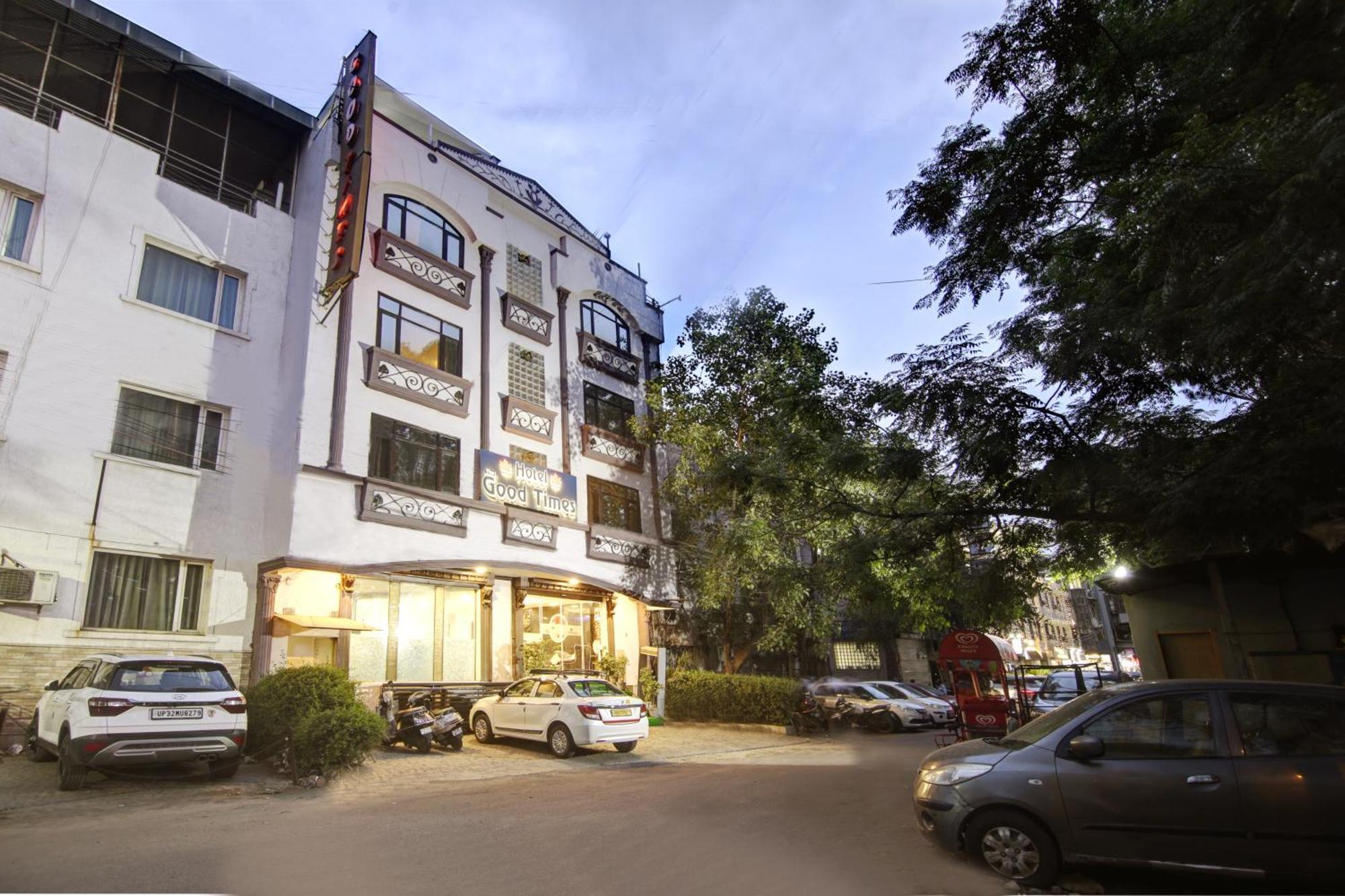 Hotel Good Times Near Ganga Ram Hospital And Karol Bagh Metro デリー エクステリア 写真