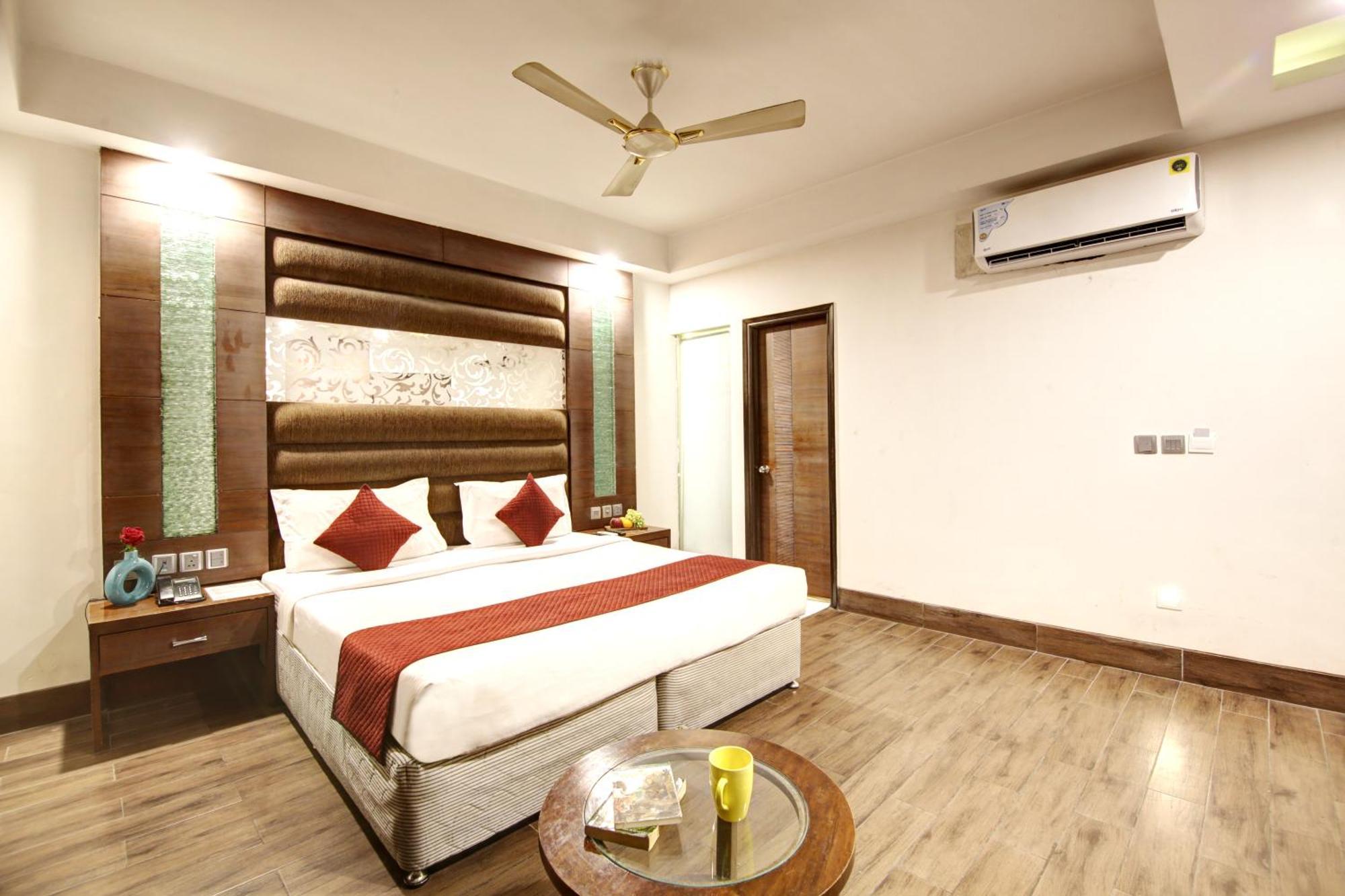 Hotel Good Times Near Ganga Ram Hospital And Karol Bagh Metro デリー エクステリア 写真