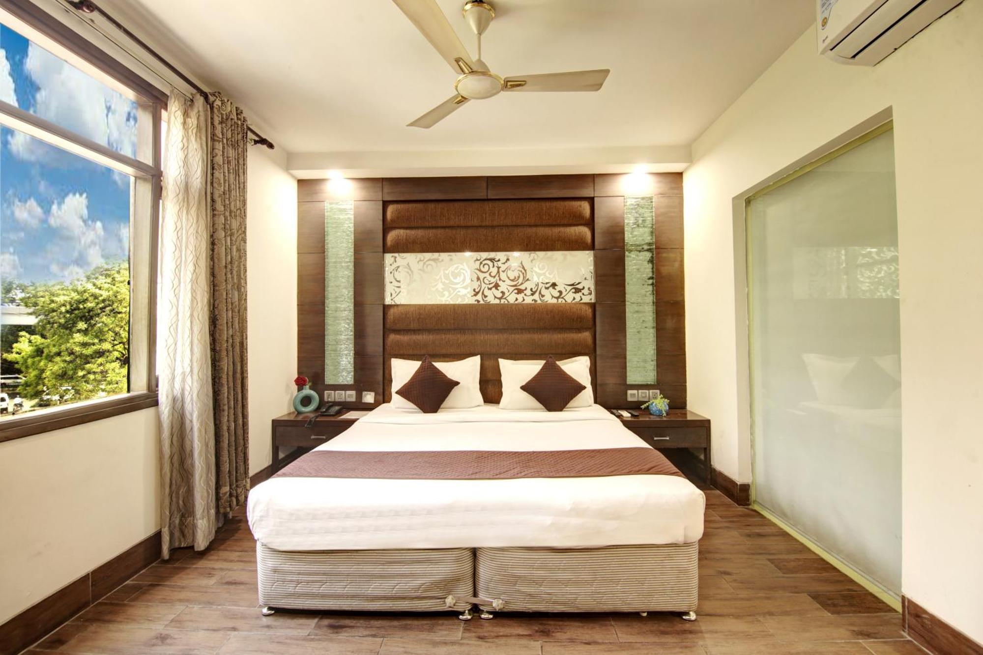 Hotel Good Times Near Ganga Ram Hospital And Karol Bagh Metro デリー エクステリア 写真