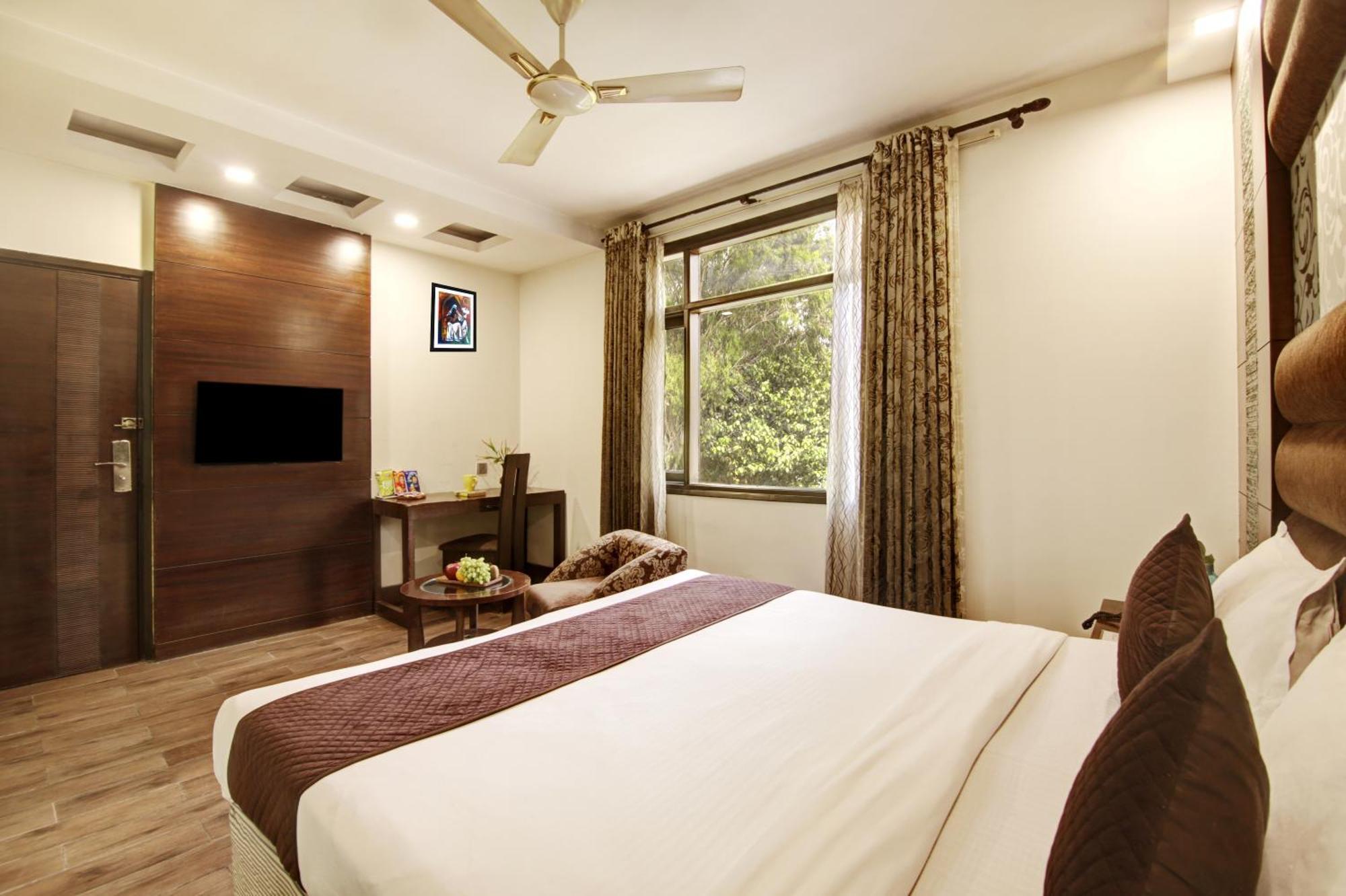 Hotel Good Times Near Ganga Ram Hospital And Karol Bagh Metro デリー エクステリア 写真