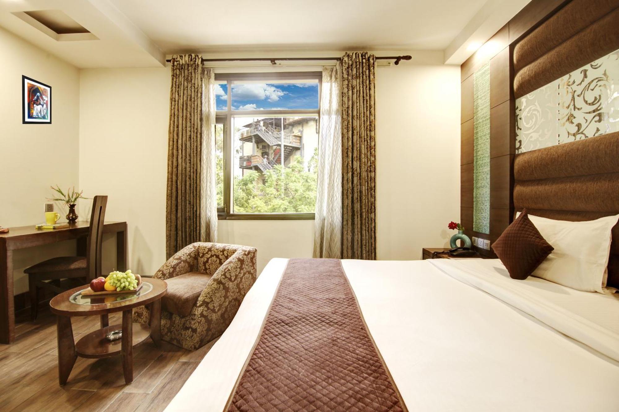 Hotel Good Times Near Ganga Ram Hospital And Karol Bagh Metro デリー エクステリア 写真