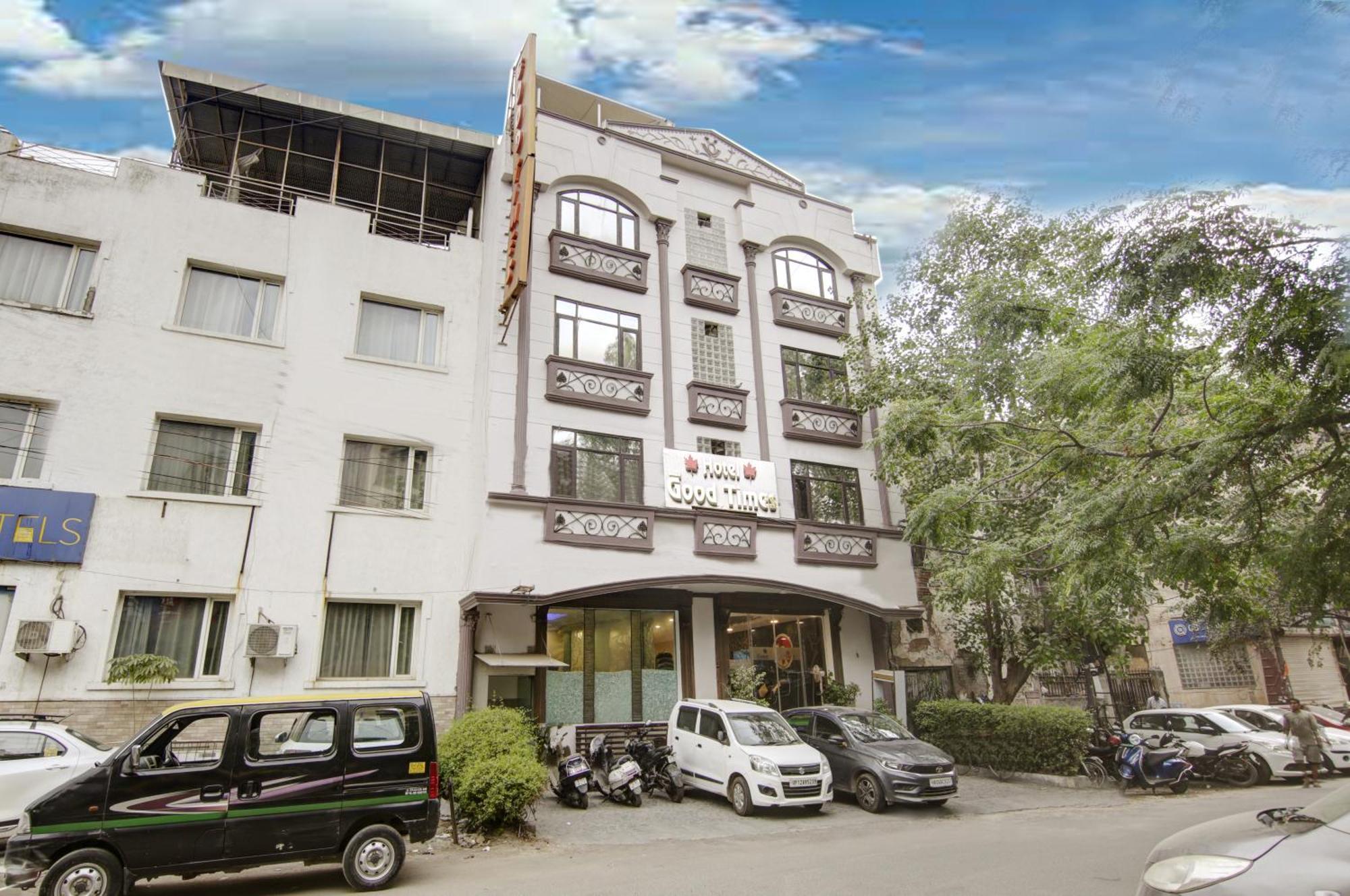 Hotel Good Times Near Ganga Ram Hospital And Karol Bagh Metro デリー エクステリア 写真