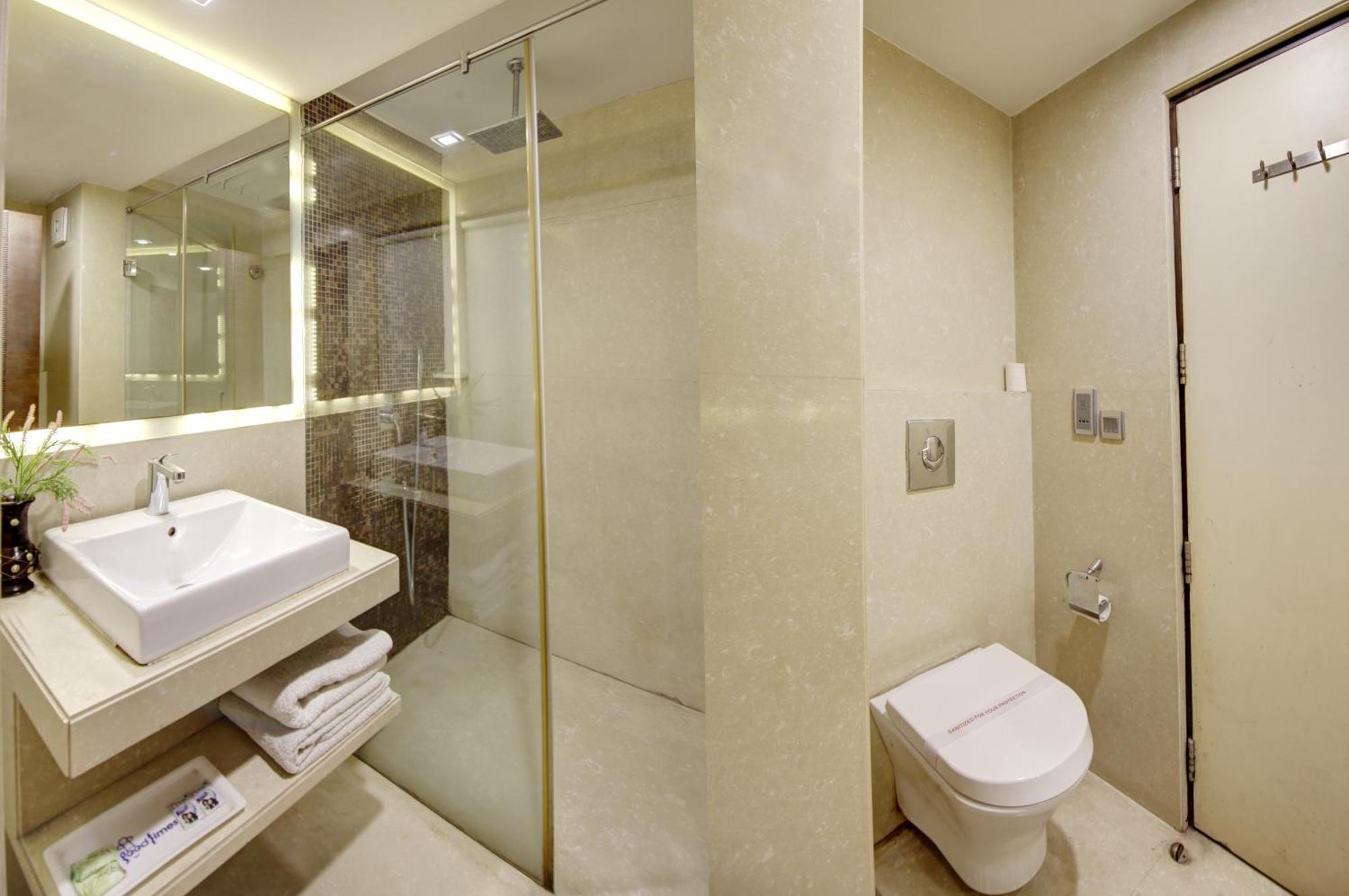 Hotel Good Times Near Ganga Ram Hospital And Karol Bagh Metro デリー エクステリア 写真