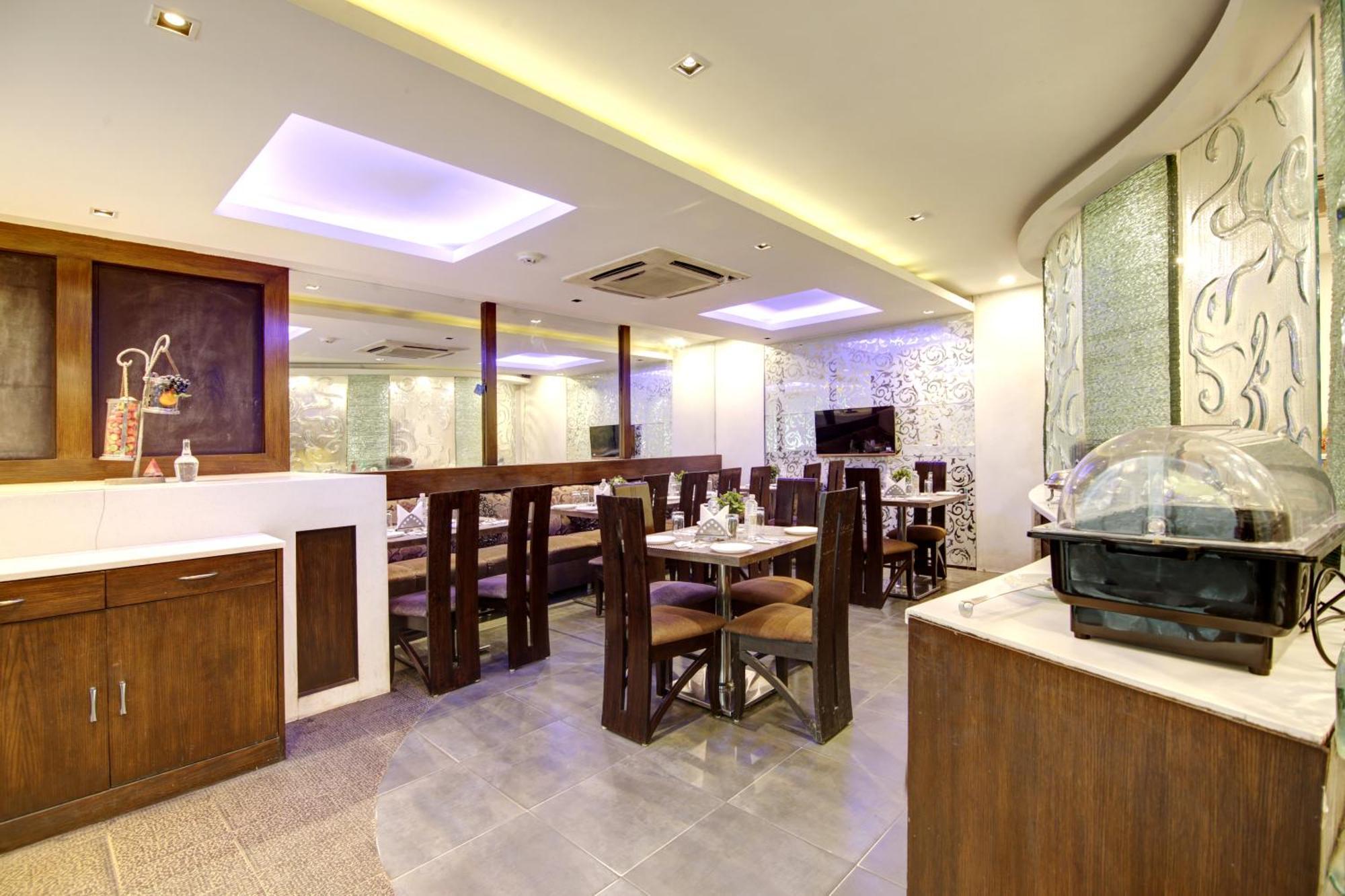 Hotel Good Times Near Ganga Ram Hospital And Karol Bagh Metro デリー エクステリア 写真
