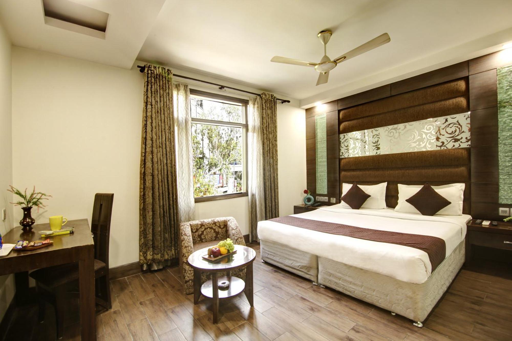 Hotel Good Times Near Ganga Ram Hospital And Karol Bagh Metro デリー エクステリア 写真