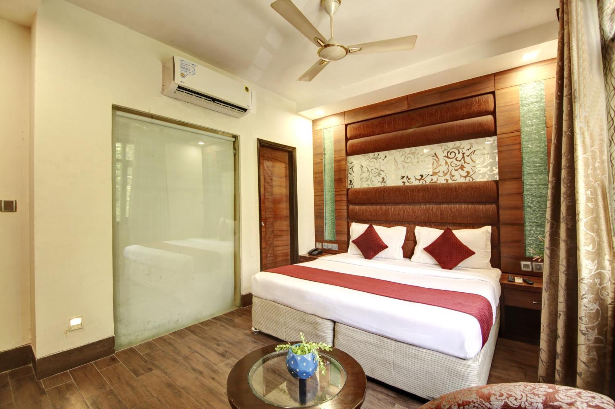 Hotel Good Times Near Ganga Ram Hospital And Karol Bagh Metro デリー エクステリア 写真