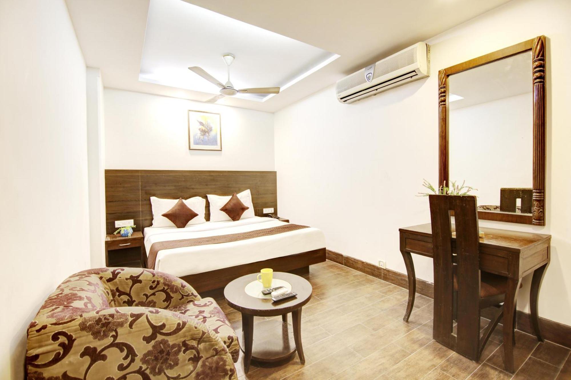 Hotel Good Times Near Ganga Ram Hospital And Karol Bagh Metro デリー エクステリア 写真