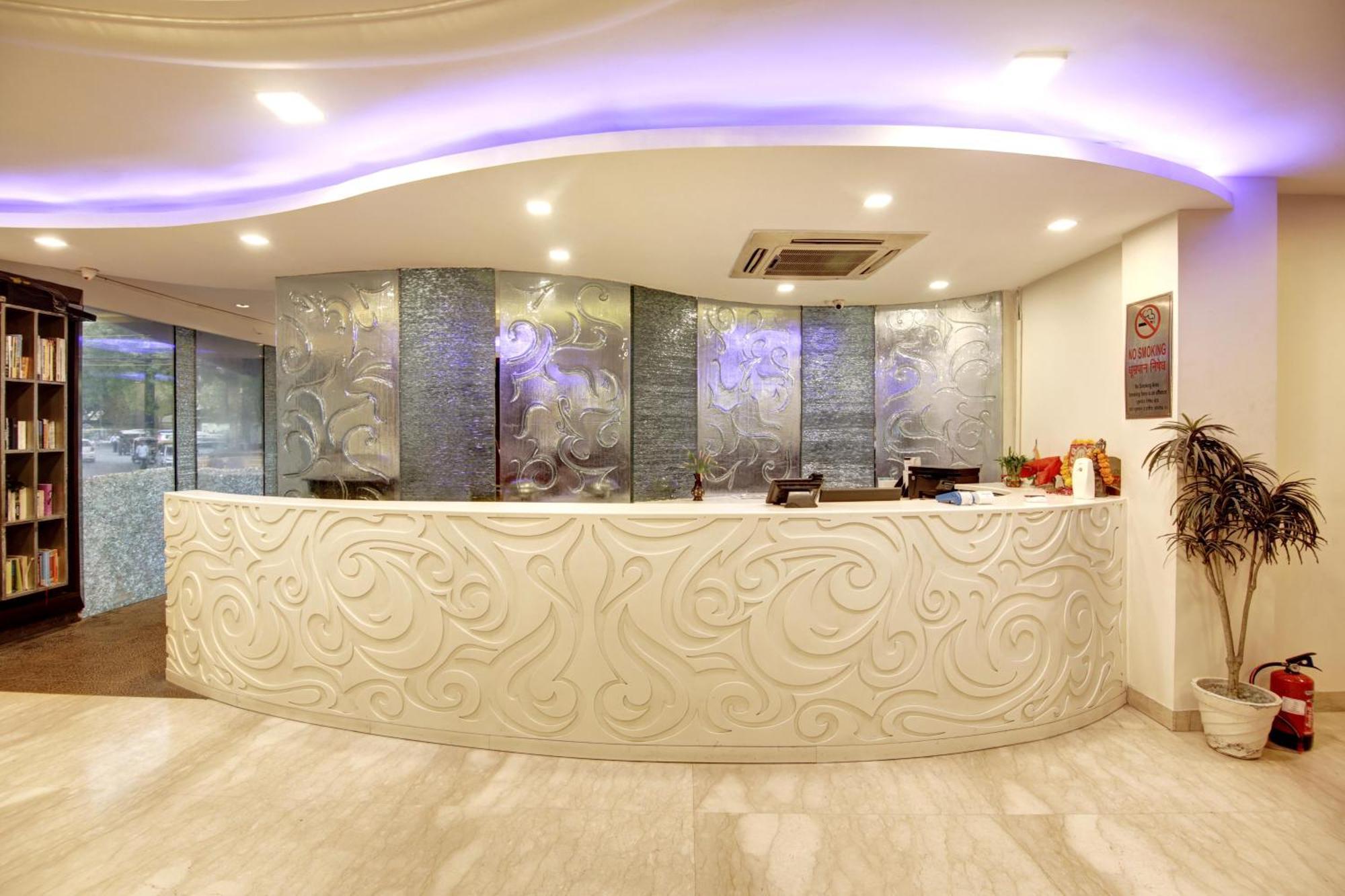 Hotel Good Times Near Ganga Ram Hospital And Karol Bagh Metro デリー エクステリア 写真